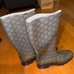 Gucci Beige and Black Monogram Rain Boots